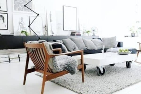 There are better quality images of this room but none of them were as good an angle as this one... I love the furniture (of course) but the white canvas of the walls is what makes it for me ?